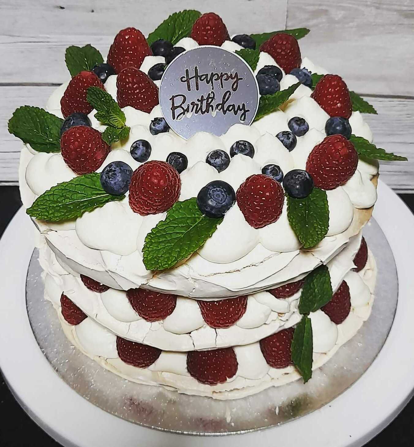 Pavlova Cake&nbsp;